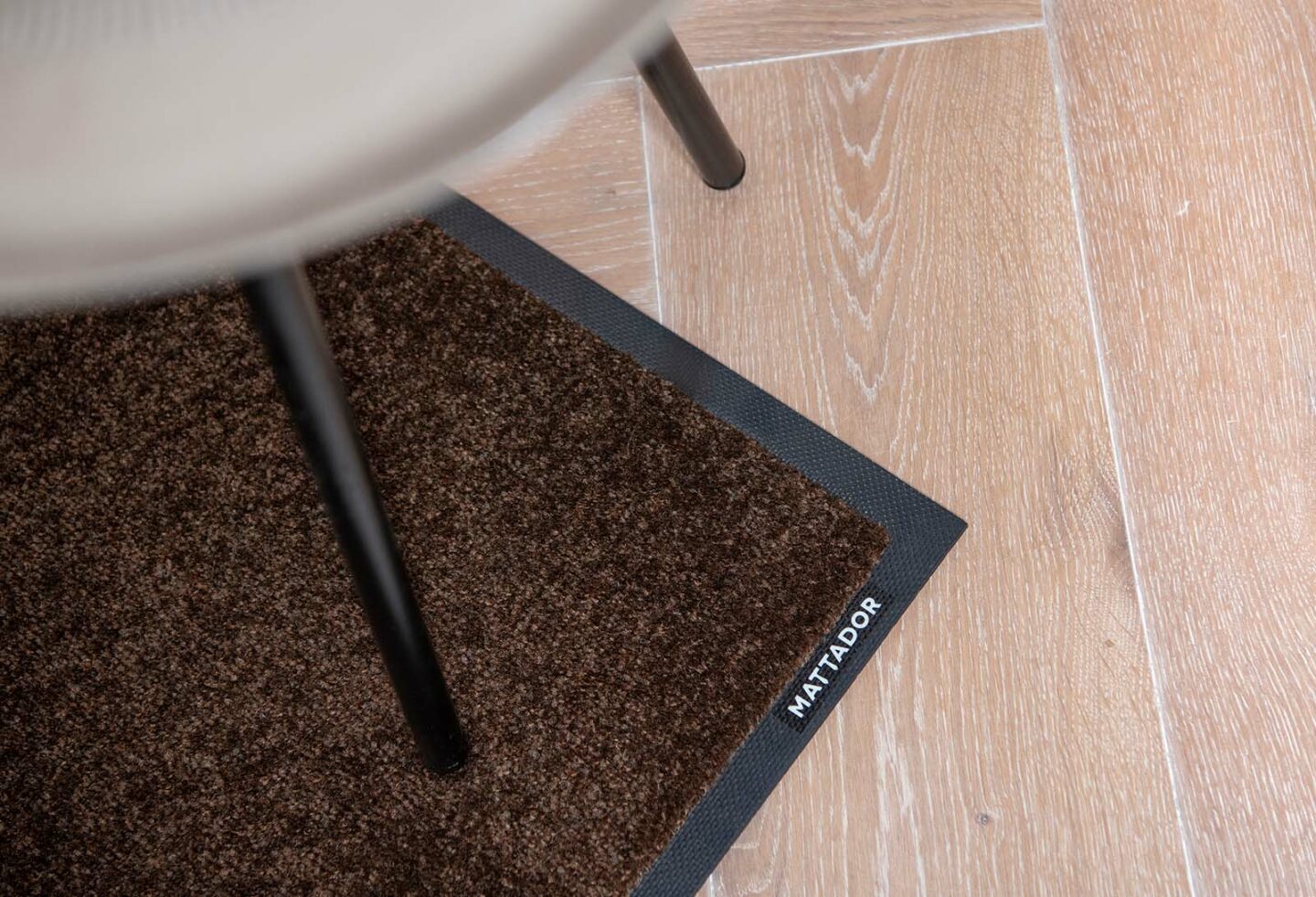Bruine binnenmat onder stoel Mattador Mariner